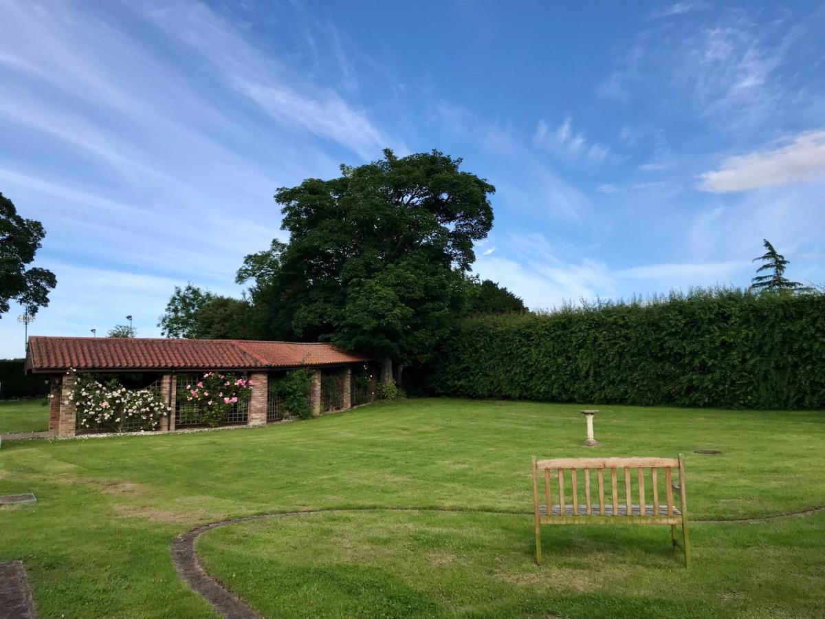 Newball Charming Hen Cottage Countryside Retreat Lincoln מראה חיצוני תמונה