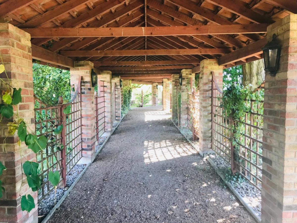 Newball Charming Hen Cottage Countryside Retreat Lincoln מראה חיצוני תמונה